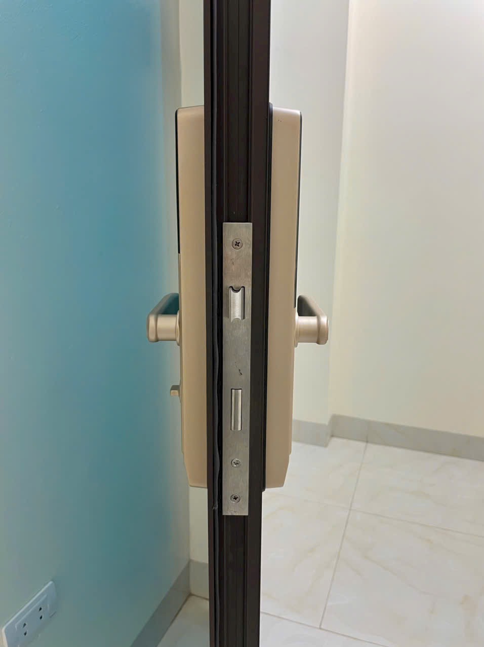 Khóa cửa nhôm kính Giovani GSL - 582G (APP)