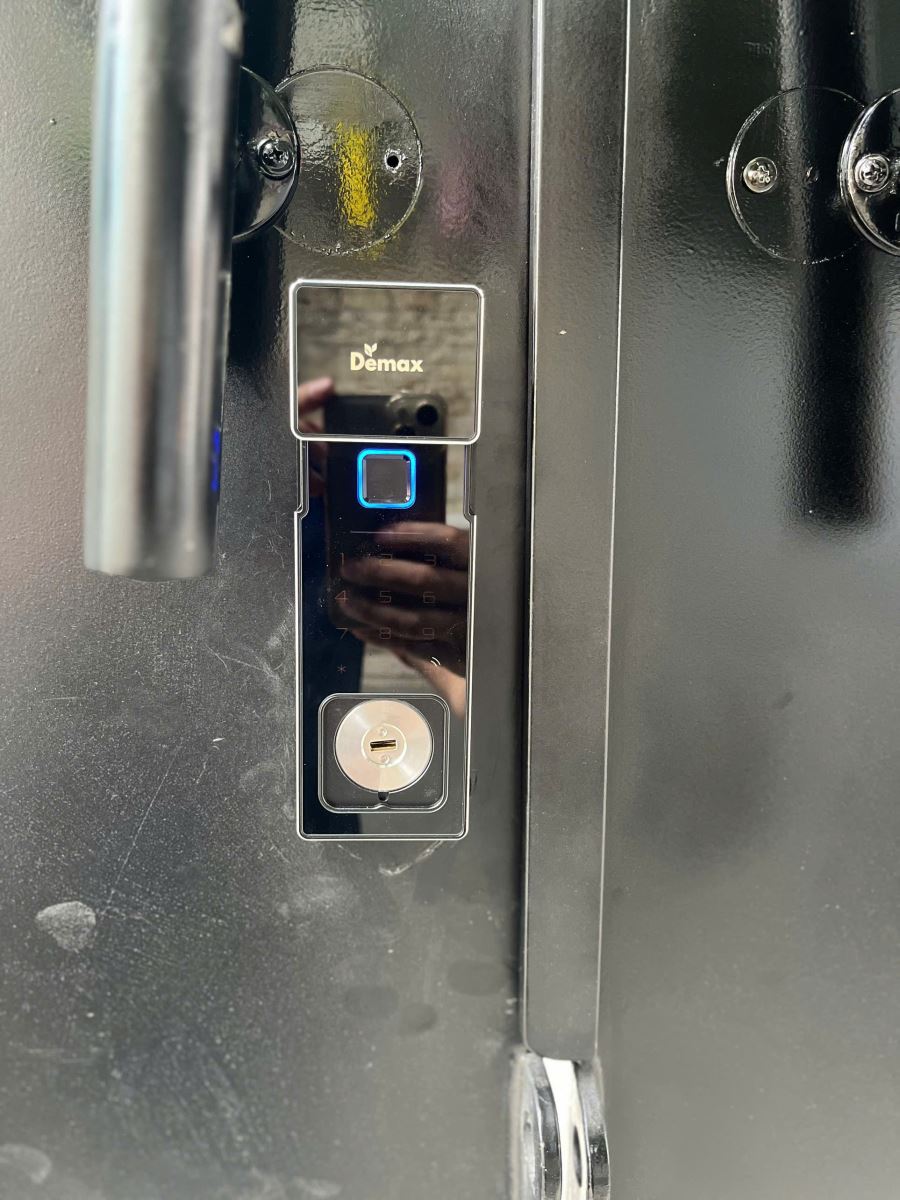 Khoá cửa sắt Demax EL608 GB CNC mặt trong