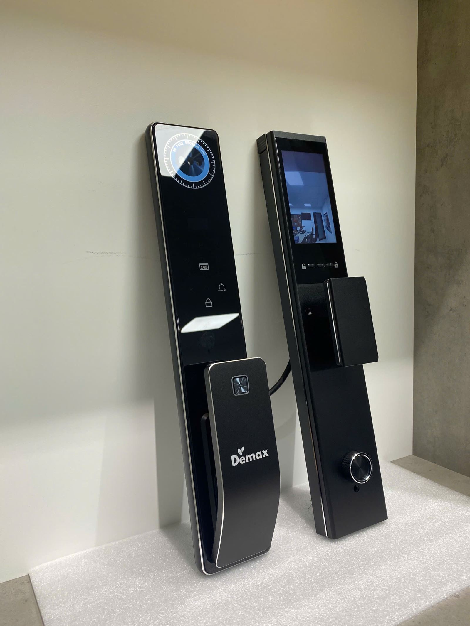 Khóa cửa gỗ thông minh Demax EL-C910 BN Face ID, App wifi, remote