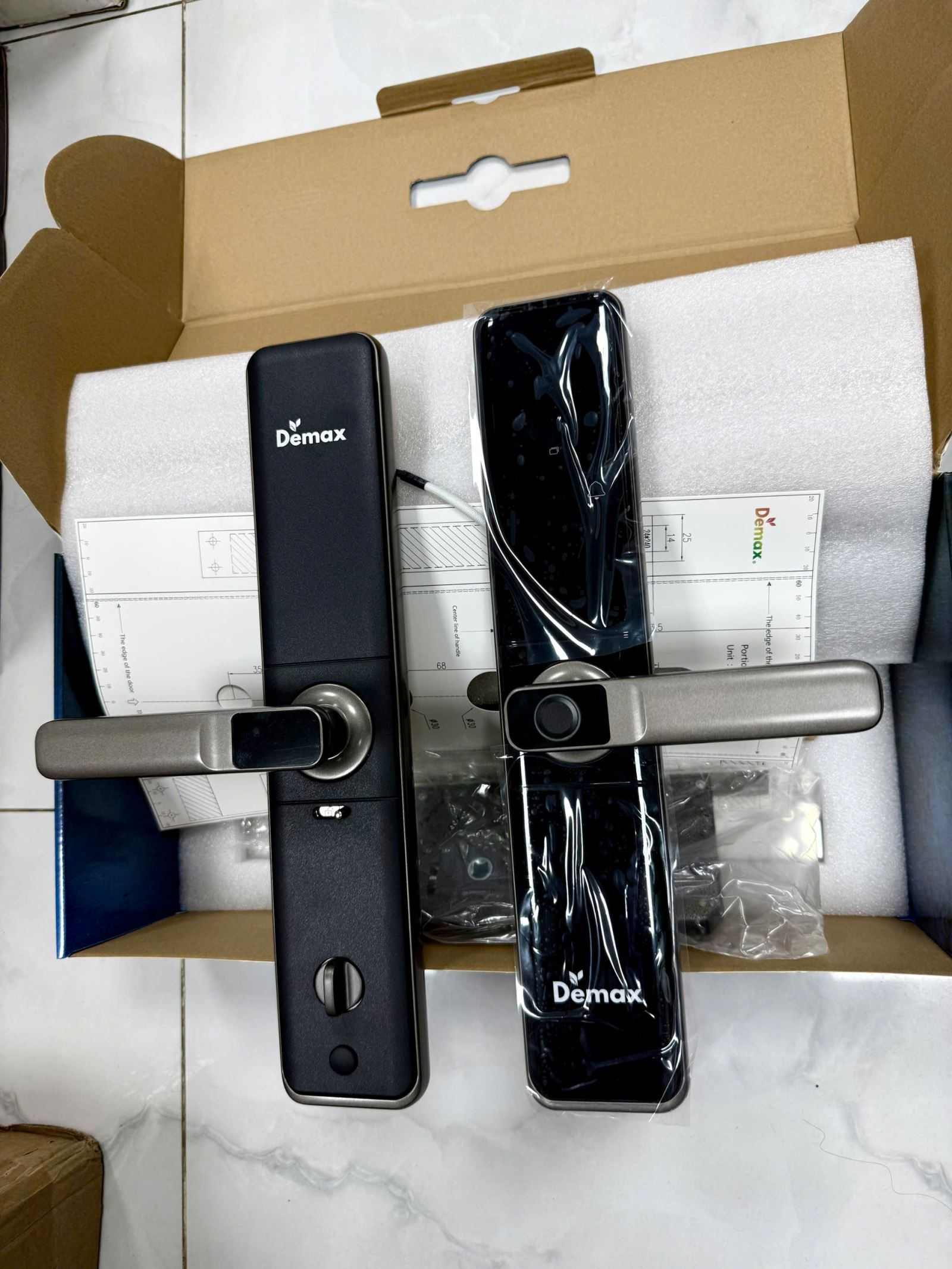 ảnh thực tế Khóa cửa gỗ thông minh Demax EL-C68 GS