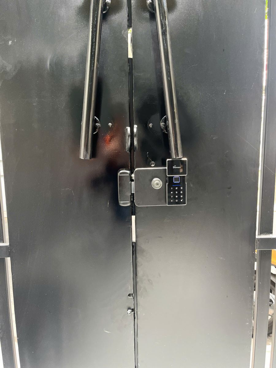 Khoá cửa sắt Demax EL608 GB CNC mặt ngoài