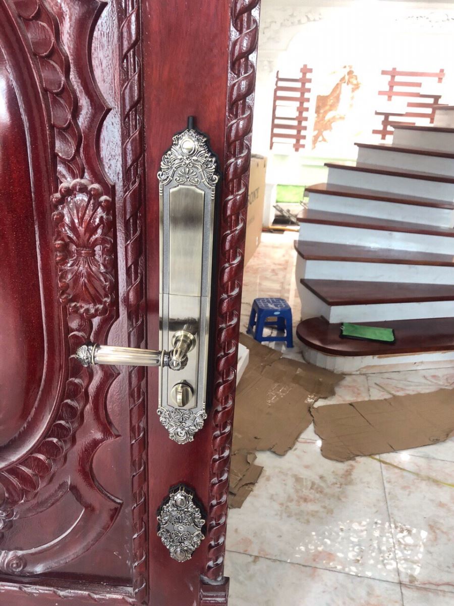 Chuyên gia tư vấn mẫu khóa cửa gỗ điện tử tốt nhất cho gia đình Việt -2